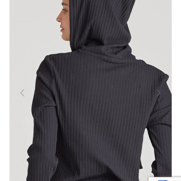 Yummie Cropped Lounge Set - Black/Small - Picture 4 of 7